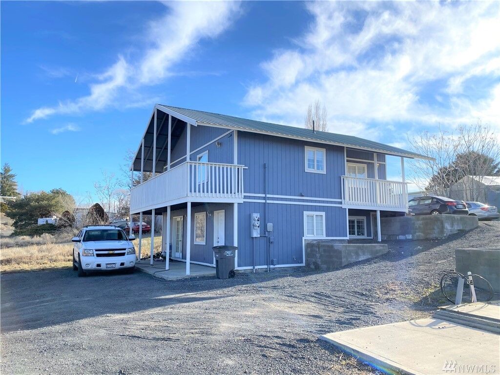 2 bed Soap Lake home for sale 727 729 2nd Ave NE, Soap Lake, WA 98851