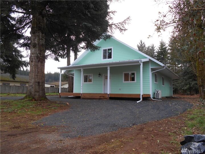 Property Photo:  417 Central Ave  WA 98572 