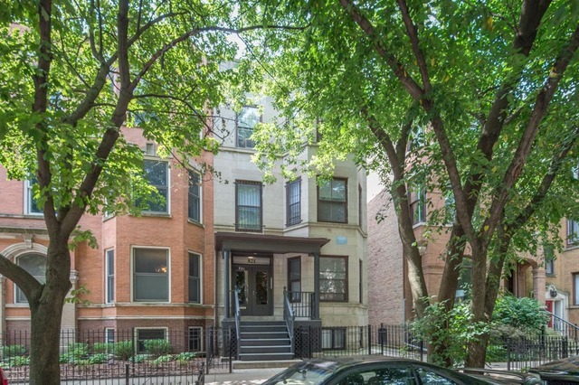 Property Photo: 821 W Newport Avenue 2R IL 60657