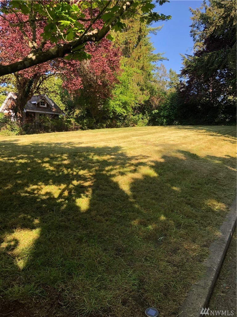 Property Photo:  410 6th Ave  WA 98333 