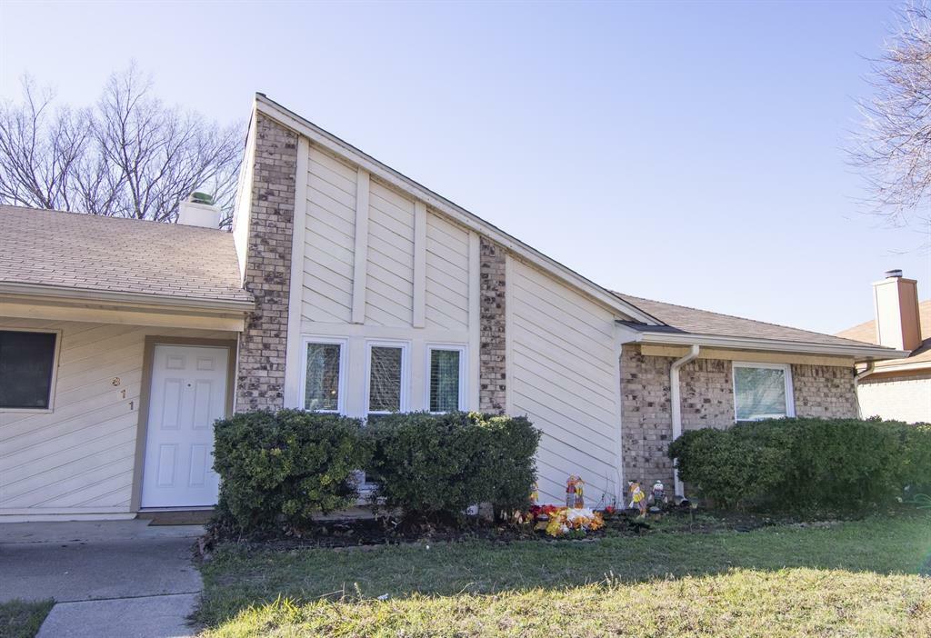 Property Photo: 811 Midcreek Drive TX 76039