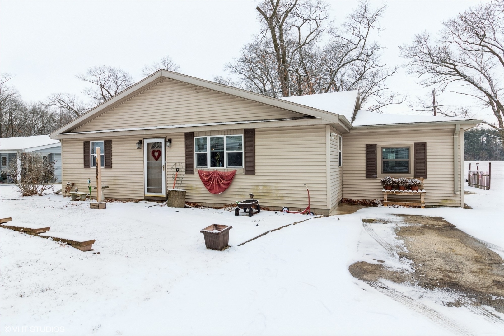 Property Photo:  4680 W Hilltop Drive  IL 60901 