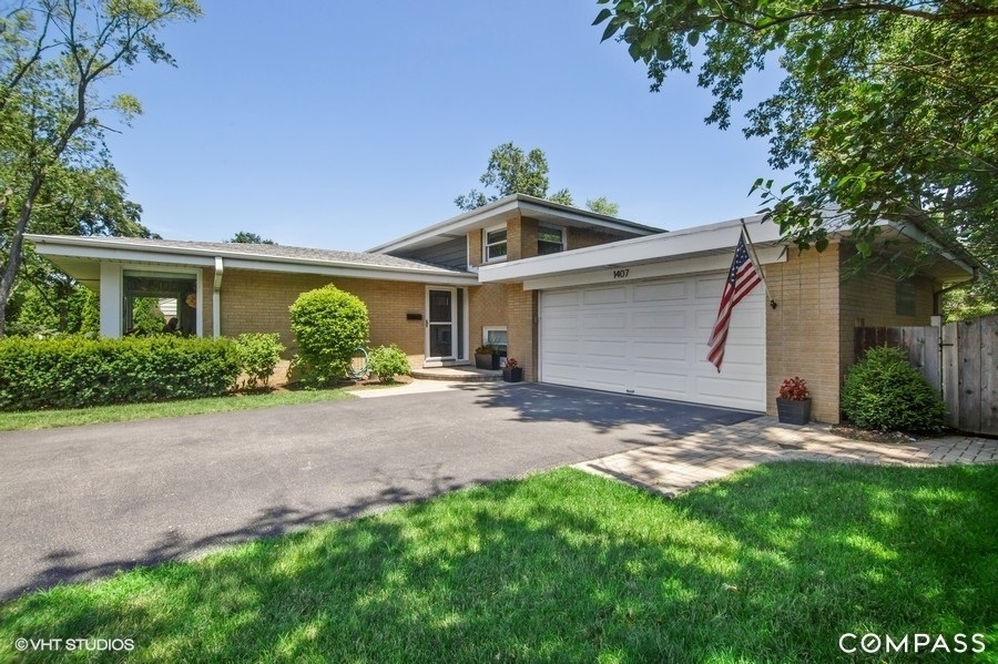 Property Photo:  1407 Meadow Lane  IL 60025 