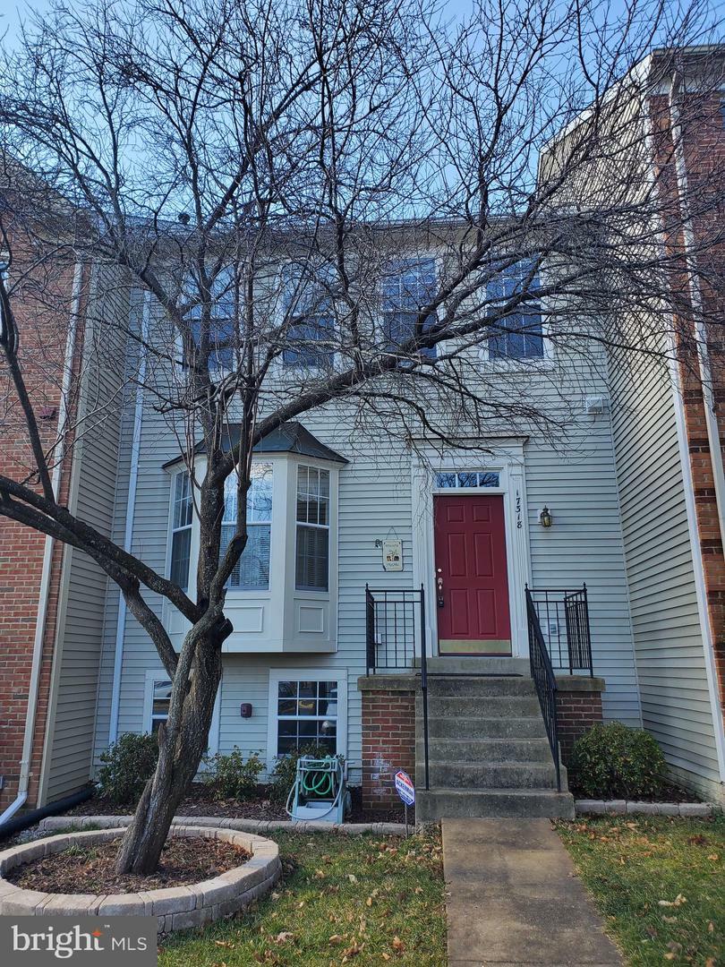 Property Photo: 17318 Pacific Rim Terrace VA 22025