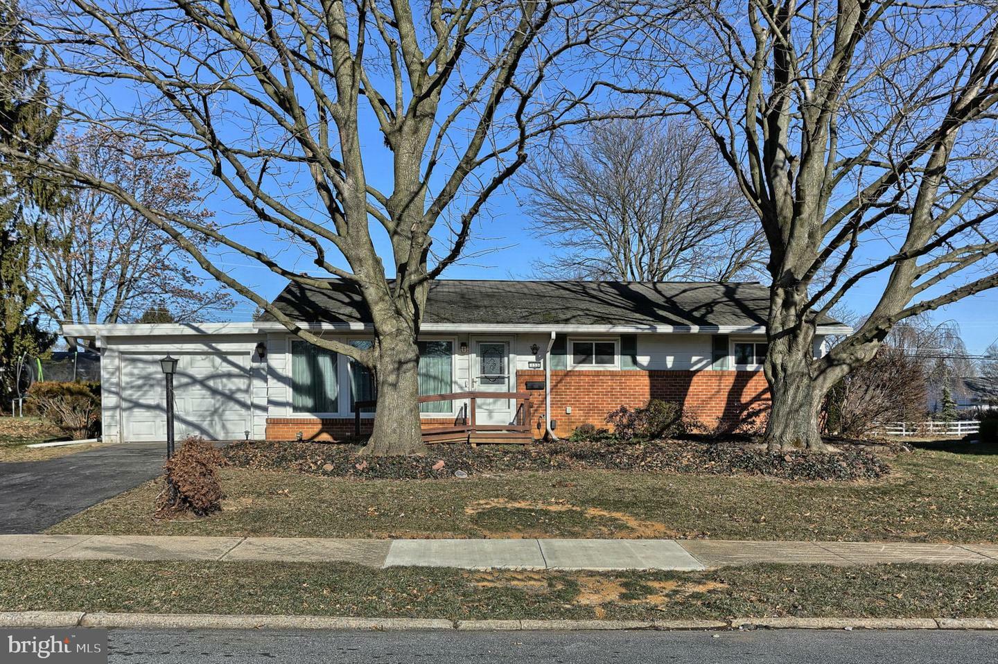 Property Photo:  133 Yorkshire Drive  PA 17055 