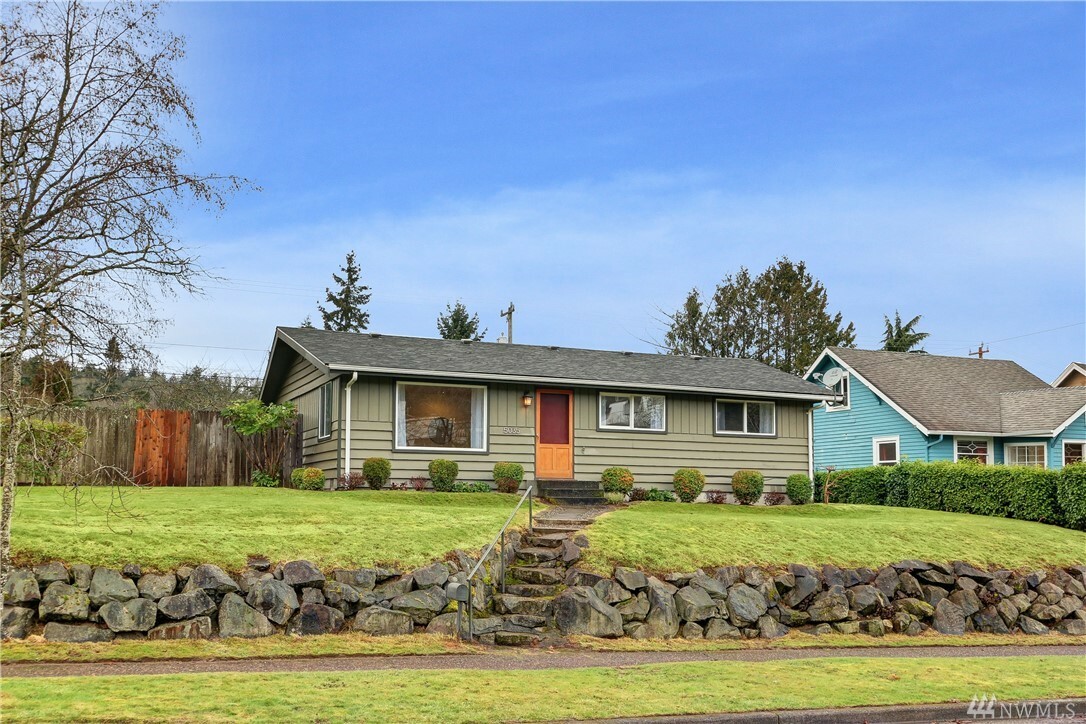 Property Photo:  5035 25th Ave SW  WA 98106 