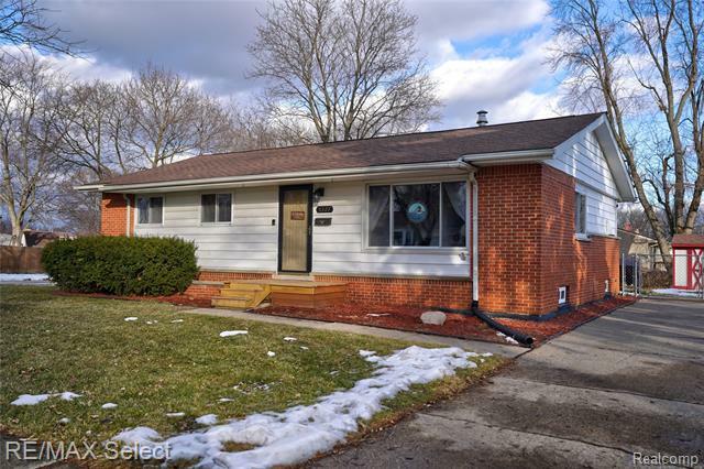 Property Photo:  5327 Durwood Drive  MI 48473 