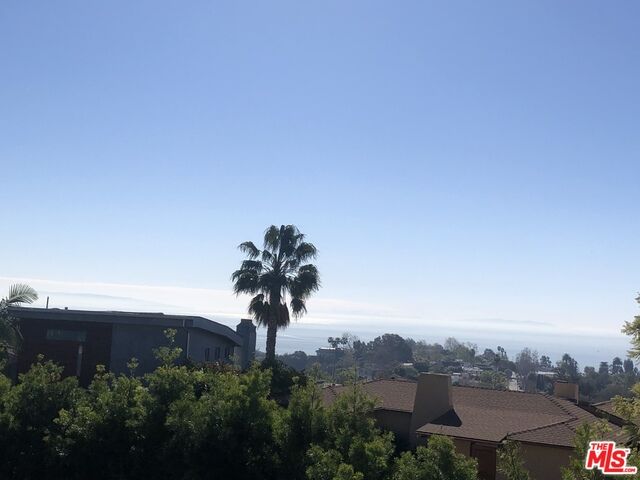 Property Photo:  16577   Chattanooga Pl  CA 90272 