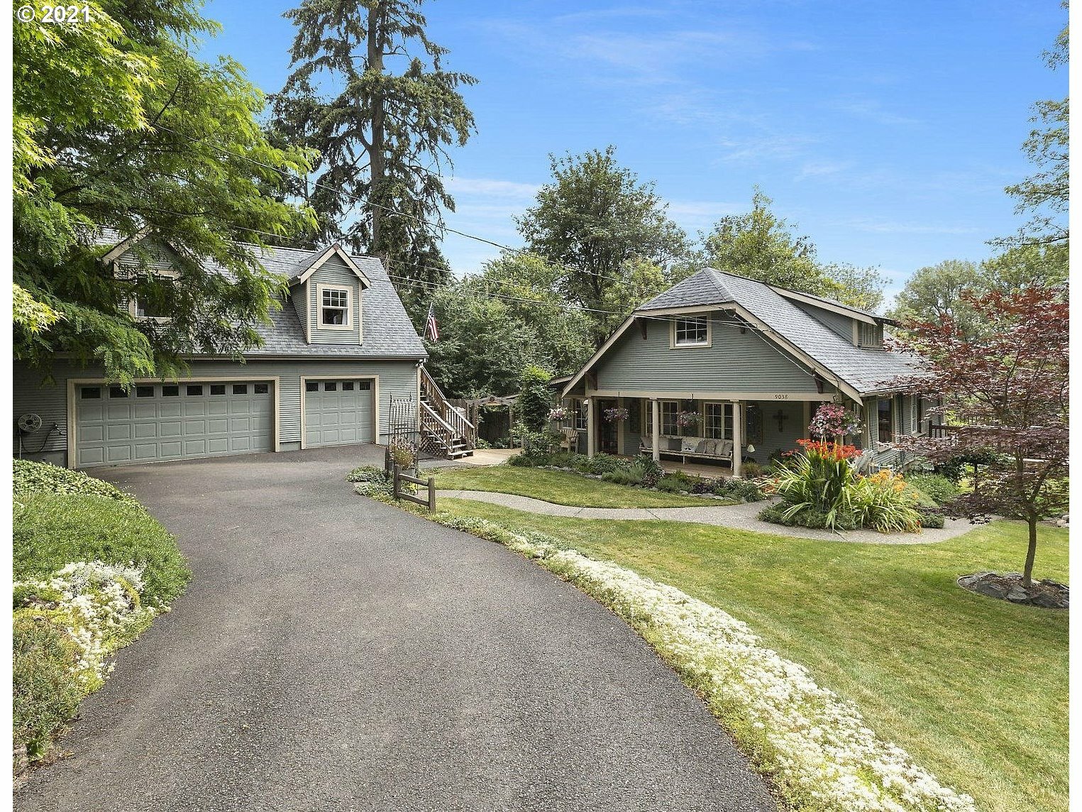 Property Photo: 9038 SW 40th Ave OR 97219
