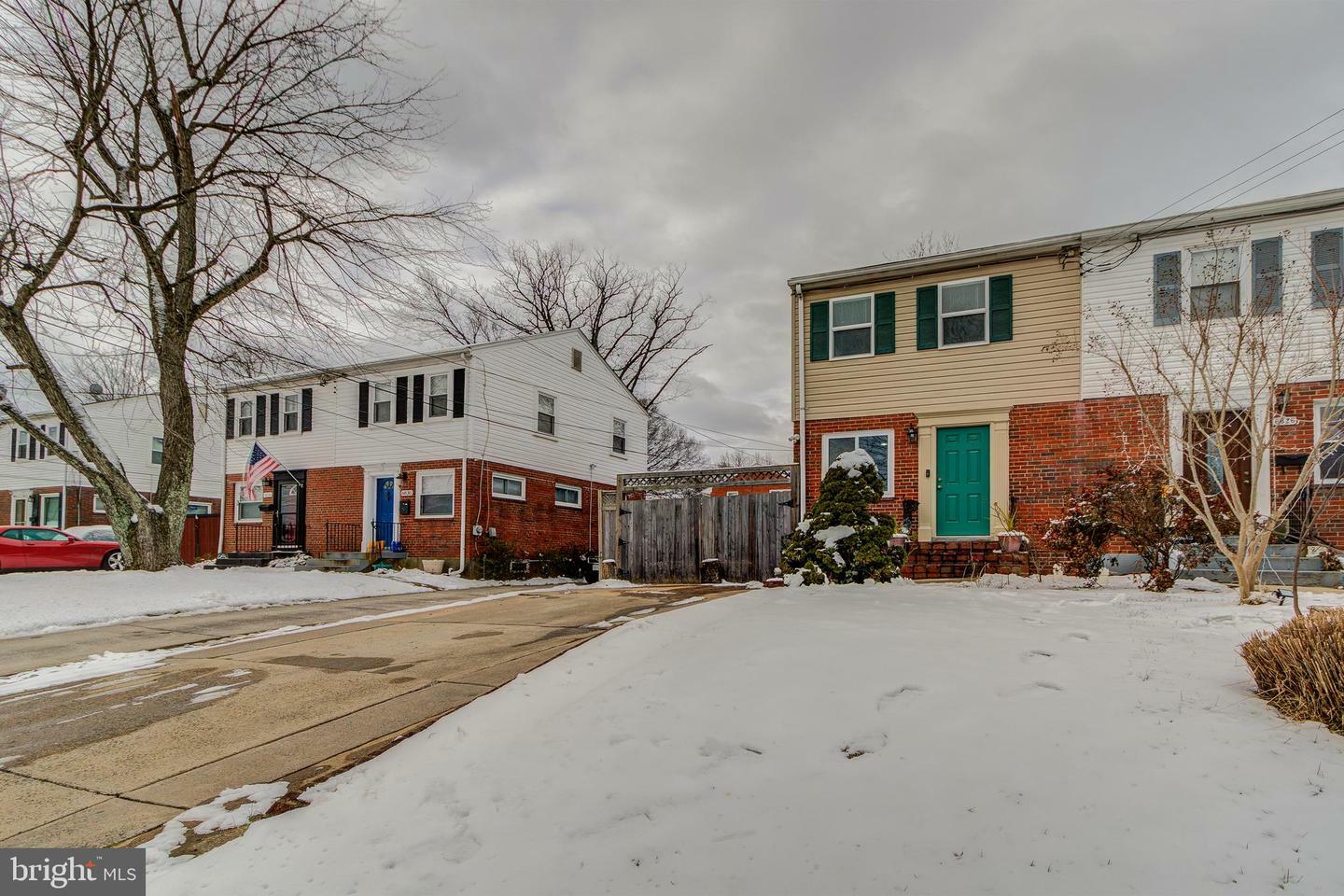 Property Photo: 6828 Kenyon Drive VA 22307