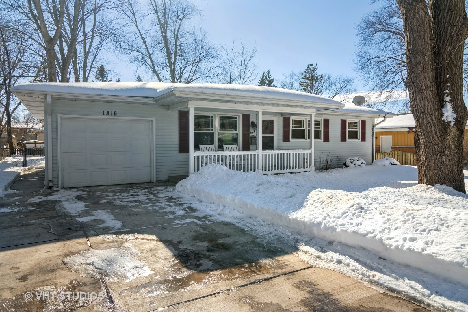 Property Photo:  1815 Evergreen Street  IL 60174 