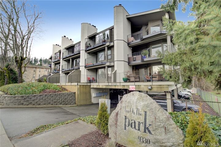 Property Photo: 9330 NE Juanita Dr 403 WA 98034
