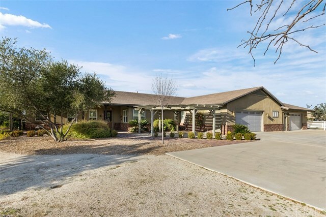 Property Photo: 38200 Via De Oro CA 92592