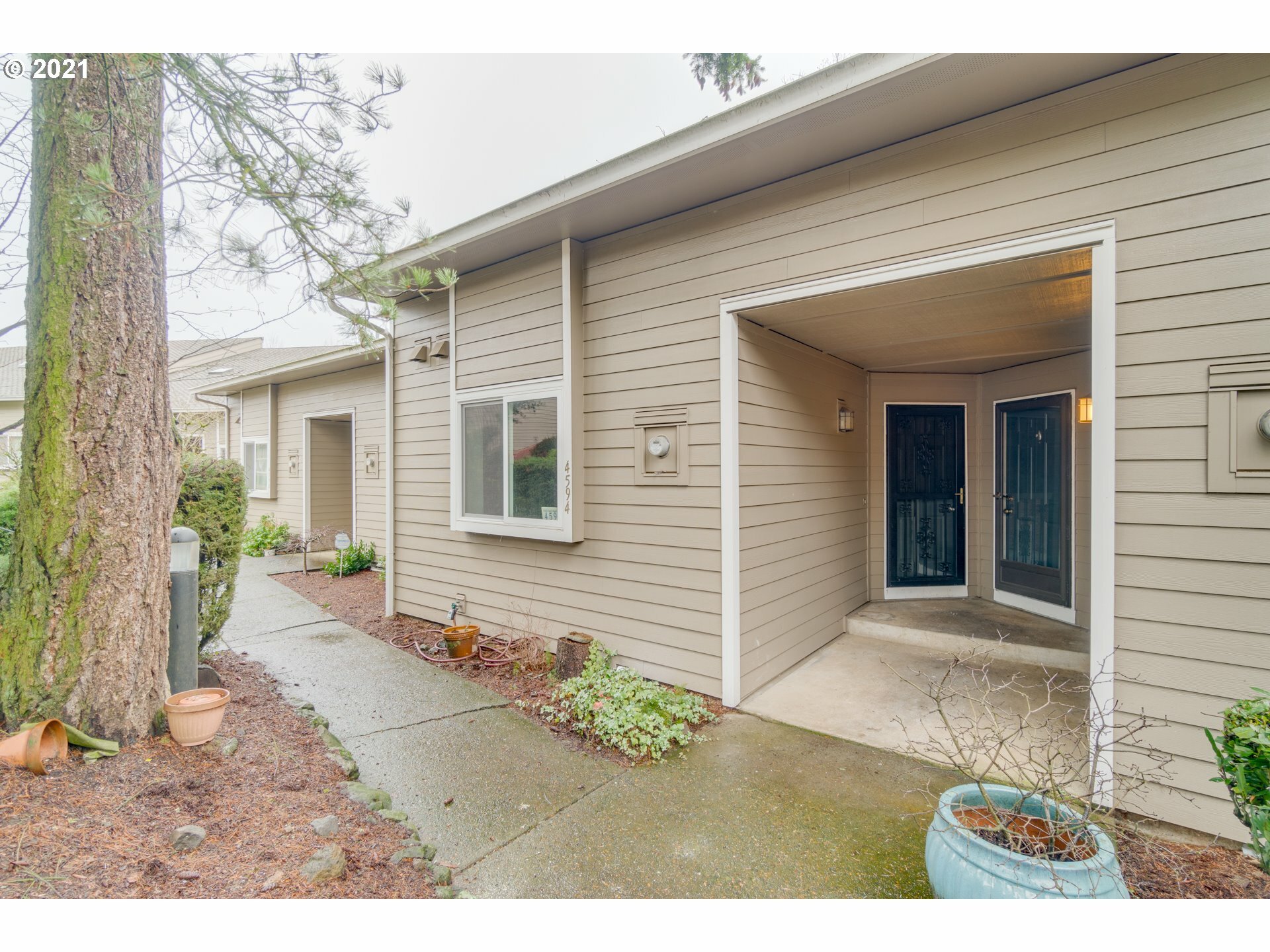 Property Photo: 4594 SW Comus Pl 6-C OR 97219