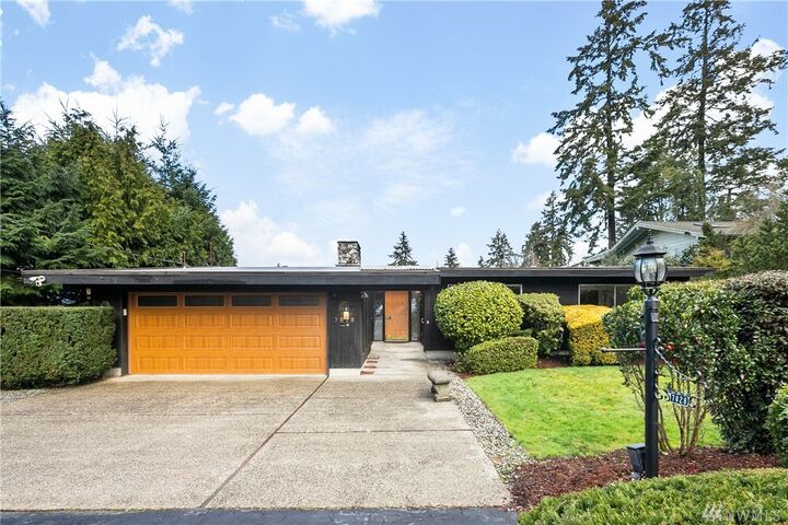 Property Photo: 7828 SE 71st St WA 98040