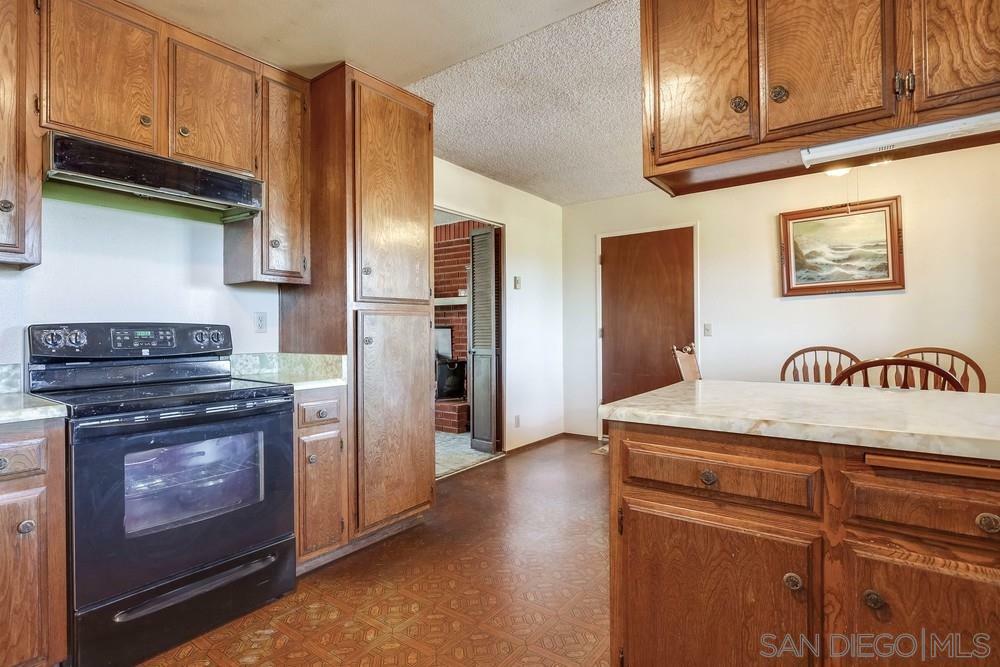 Property Photo:  919 Hunter Street  CA 92065 