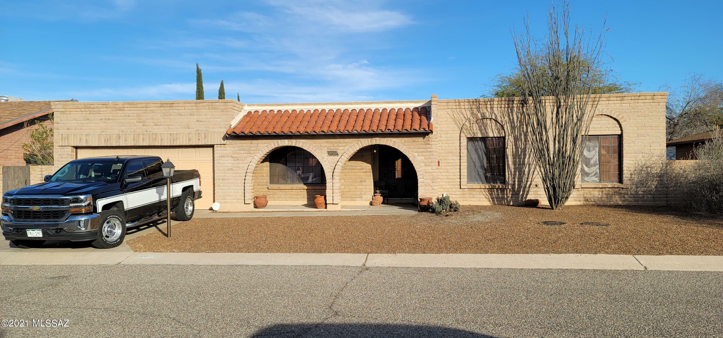 Property Photo:  1960 N Oneida Drive  AZ 85715 