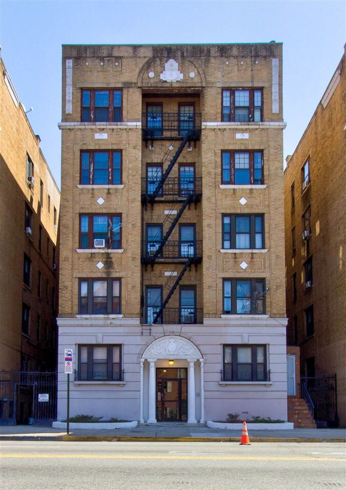 Property Photo:  2672 Kennedy Blvd 209  NJ 07306 