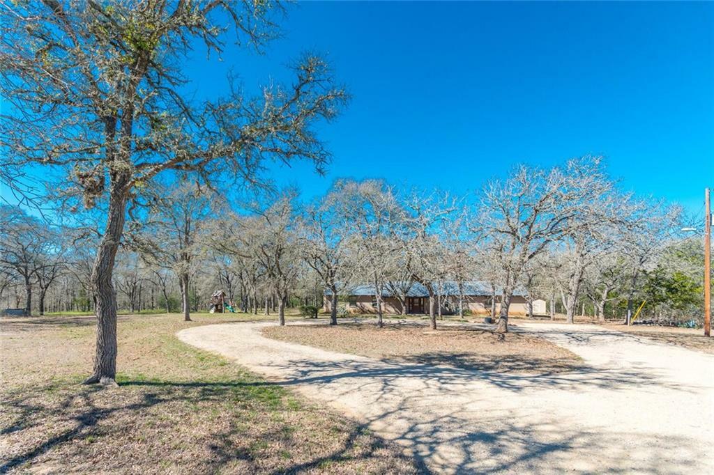 Property Photo: 772 Pettytown Road TX 78662