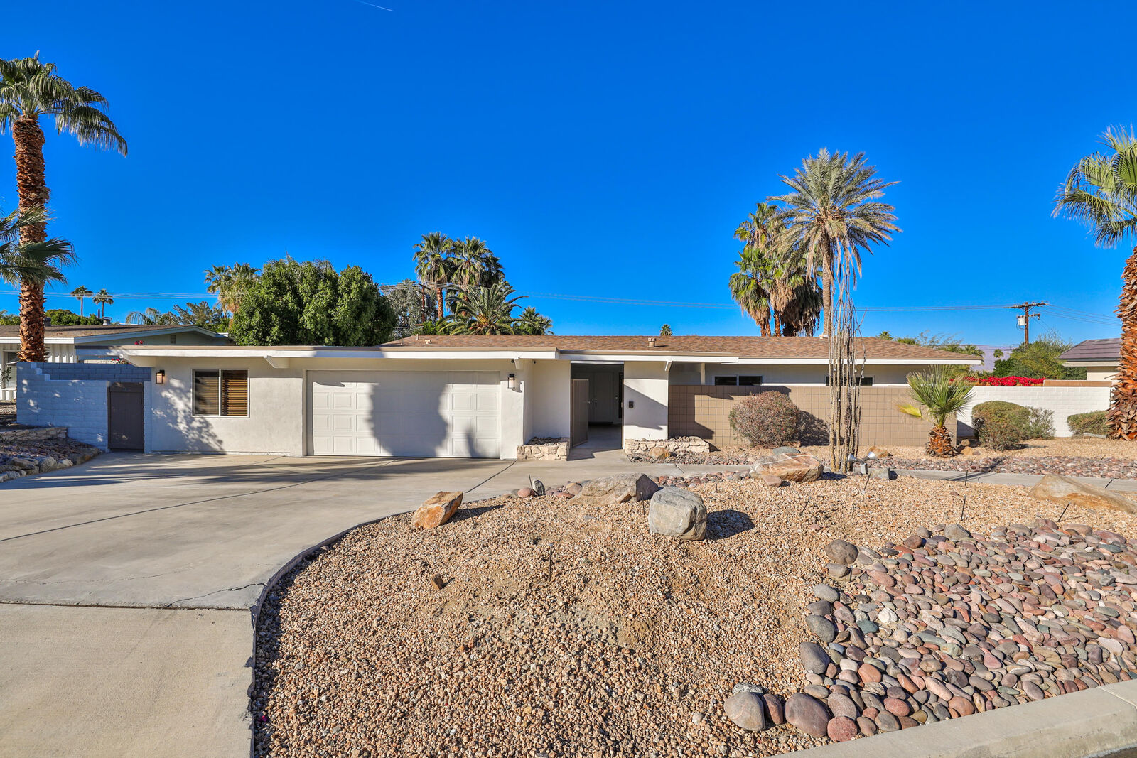 Property Photo:  73462 Tamarisk Street  CA 92260 