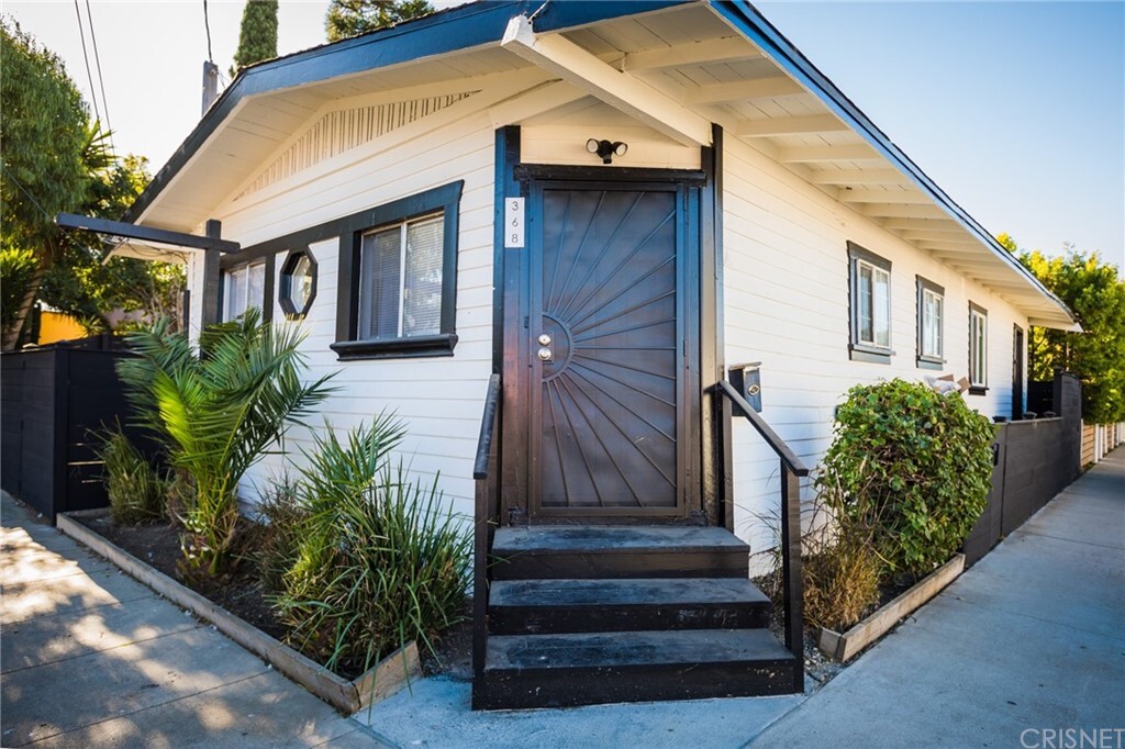 Property Photo: 705 4th Avenue CA 90291