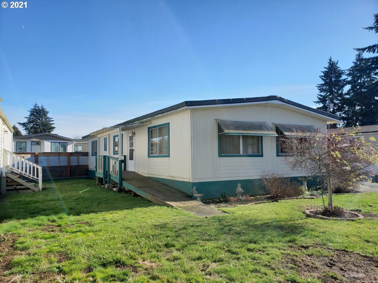 Property Photo:  503 SE Sheridan Rd 14  OR 97378 
