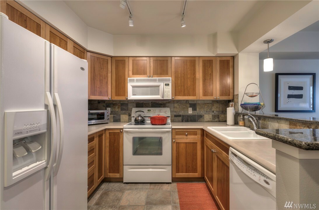 Property Photo: 1545 NW 57th St 330 WA 98107