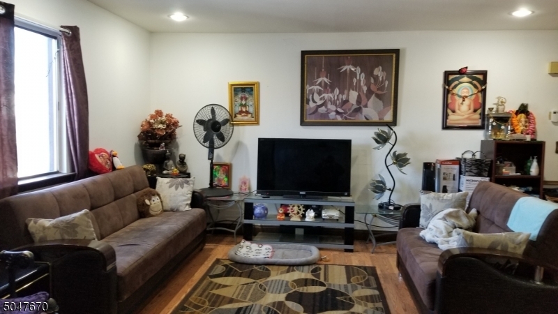 Property Photo:  512 Cricket Ln  NJ 07095 