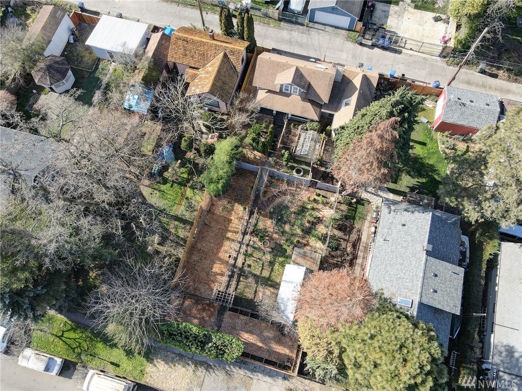 Property Photo:  1012 S Ferry St  WA 98405 