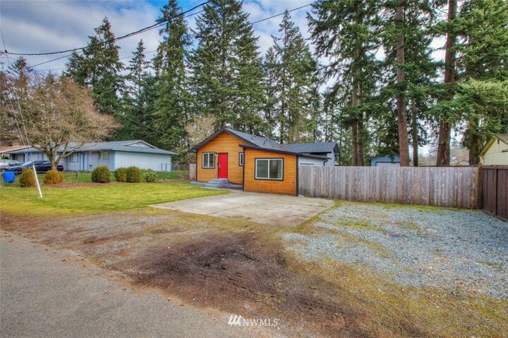 Property Photo:  16913 6th Avenue E  WA 98387 