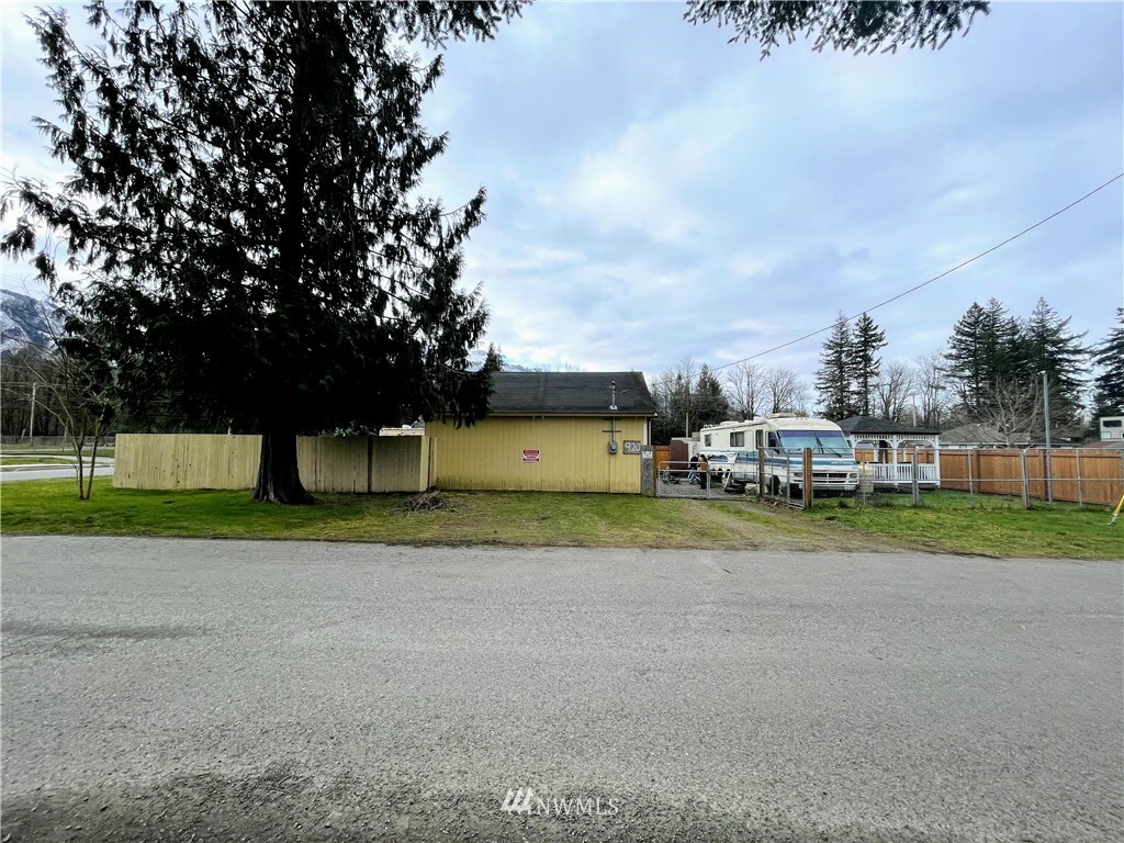 Property Photo: 920 Orchard Avenue WA 98251