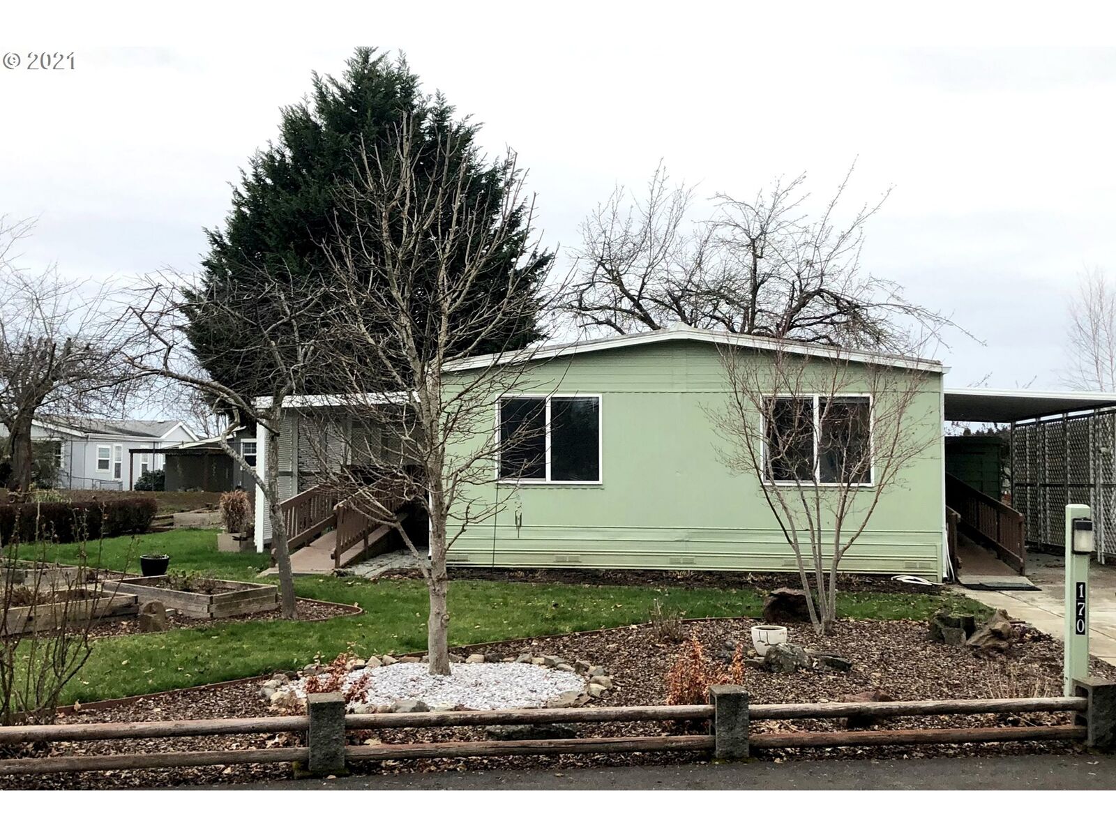 Property Photo:  1400 Candlelight Dr #170  OR 97402 