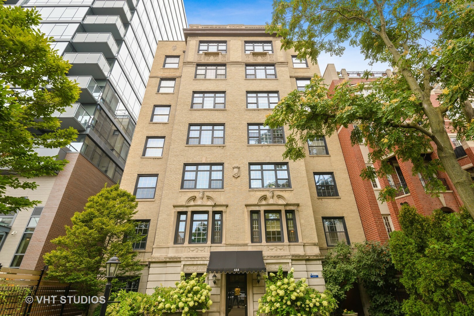 Property Photo: 444 W Belmont Avenue 2A IL 60657