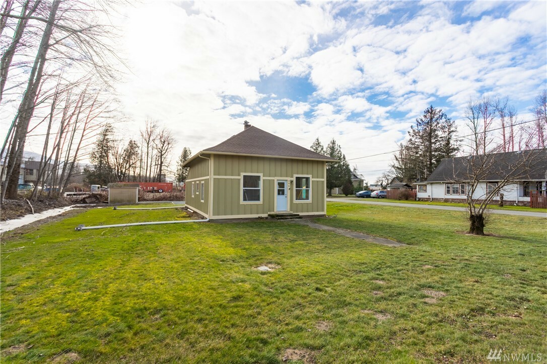 Property Photo:  295 W Second St  WA 98295 