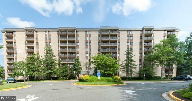 Property Photo: 3101 S Manchester Street 512 VA 22044