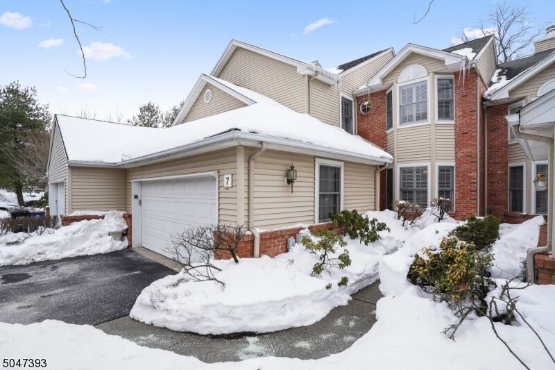 Property Photo:  7 Ebersbach Ln  NJ 07068 