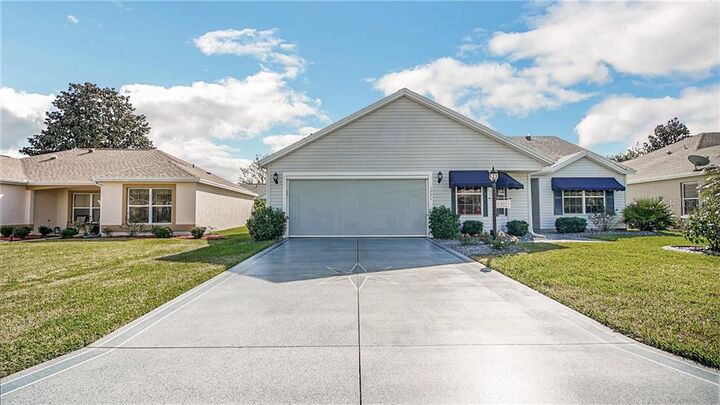 Property Photo: 1271 Deerfield Lane FL 32162