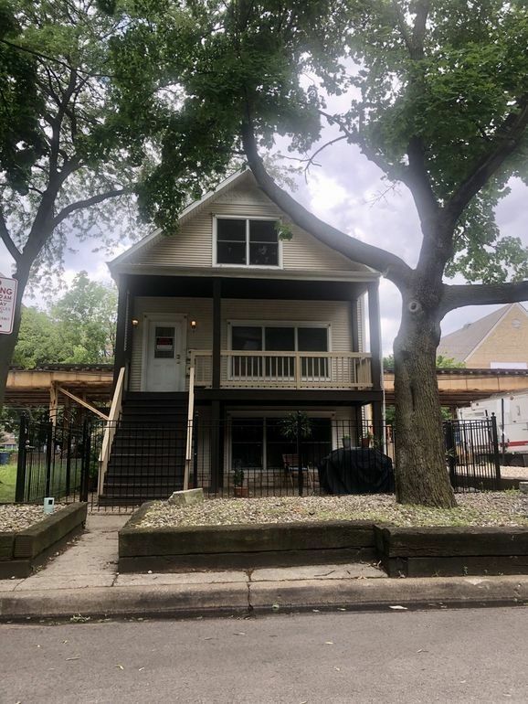 Property Photo: 2658 N Wilton Avenue 1 IL 60614