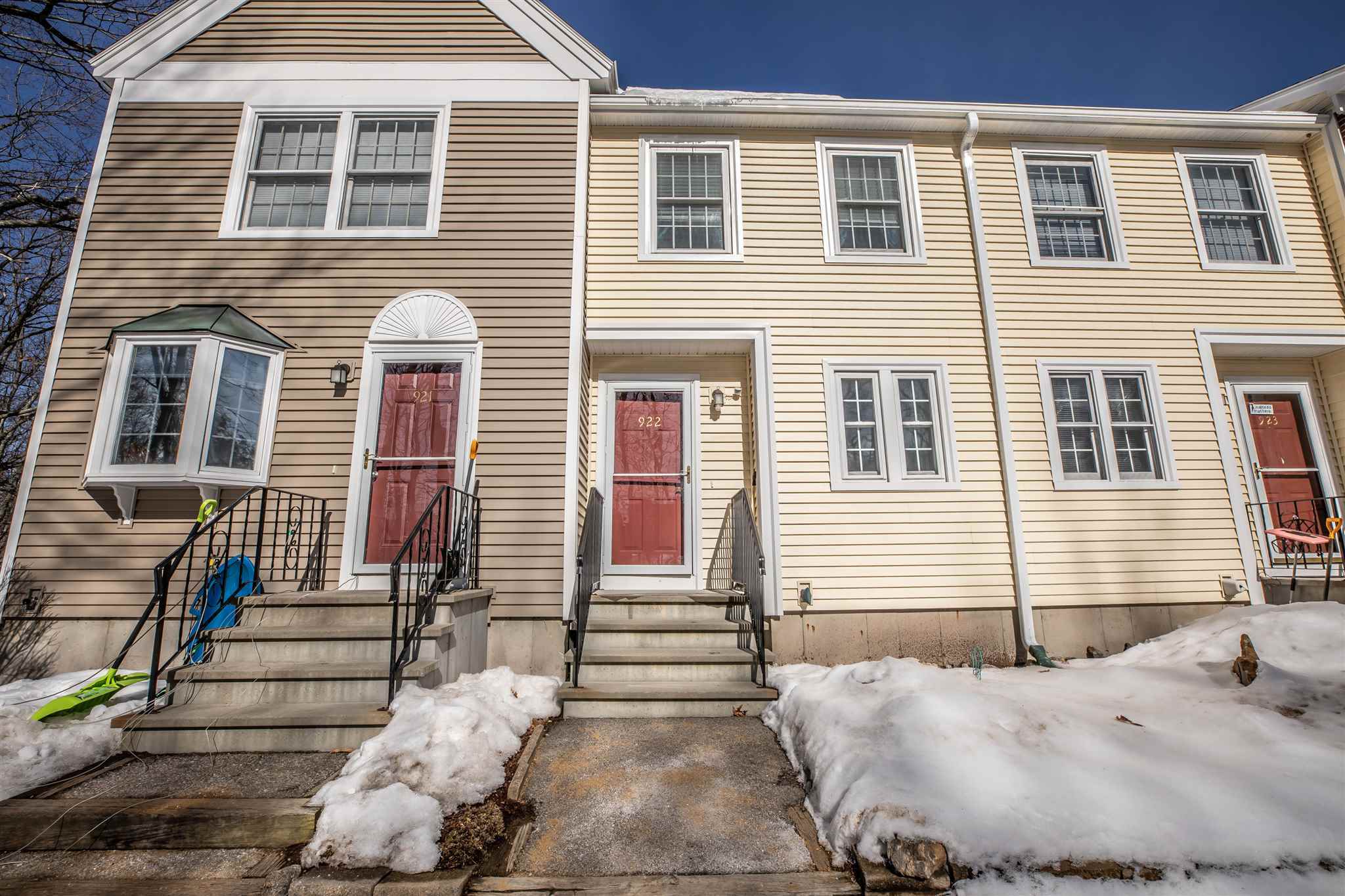 Property Photo: 922 Fox Hollow Way 922 NH 03104