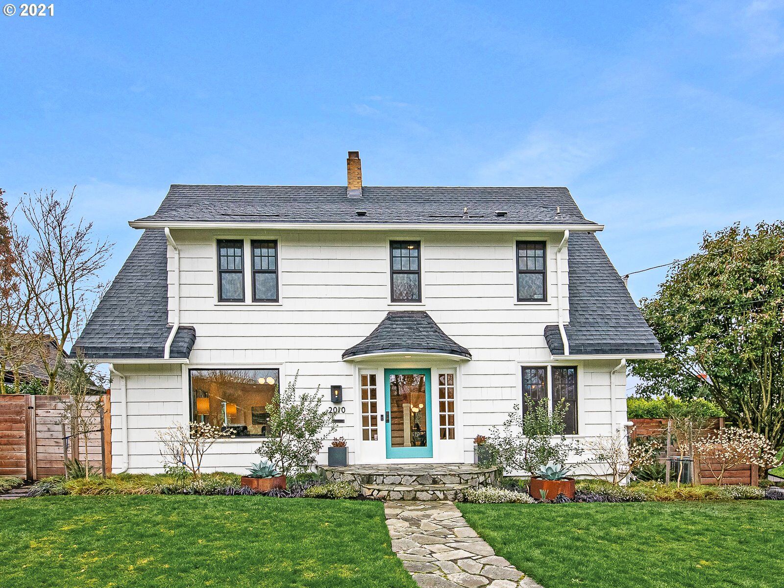 Property Photo: 2010 NE Alameda Dr OR 97212