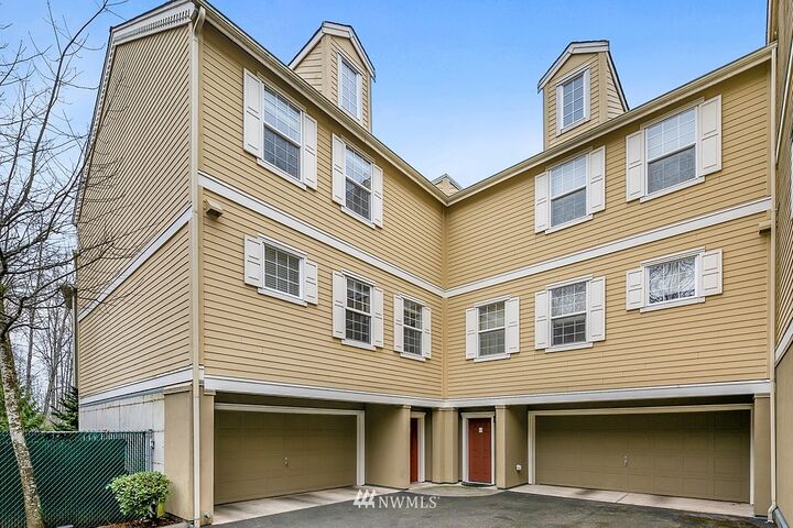 Property Photo:  1800 NE 40th Street F1  WA 98056 