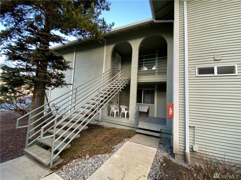 Property Photo:  17305 NE 45th St 126  WA 98052 