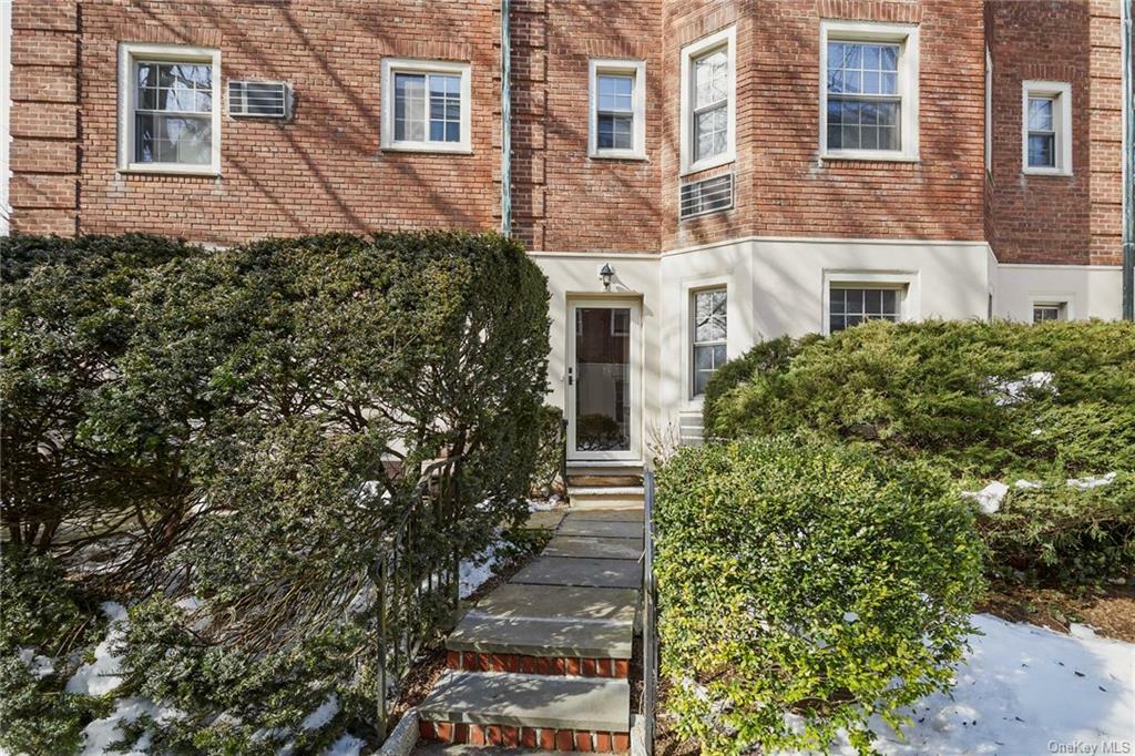 Property Photo:  3 Chateaux Circle N  NY 10583 