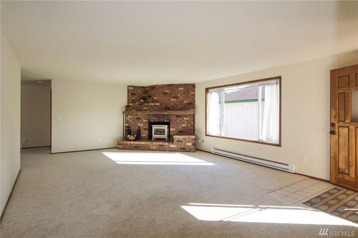 Property Photo: 1529 W 7th St WA 98363