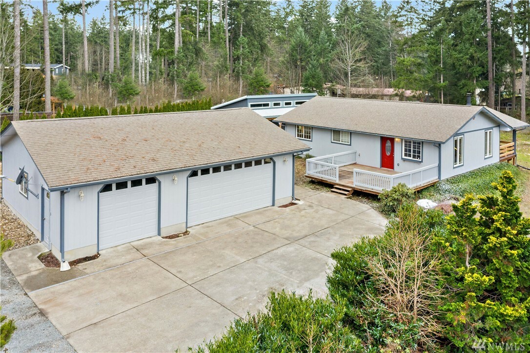 Property Photo:  20728 Orting Kapowsin Hwy E  WA 98338 