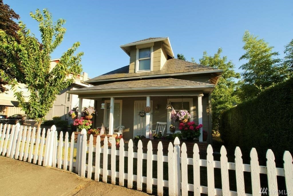 Property Photo:  255 E Sunset Wy  WA 98027 