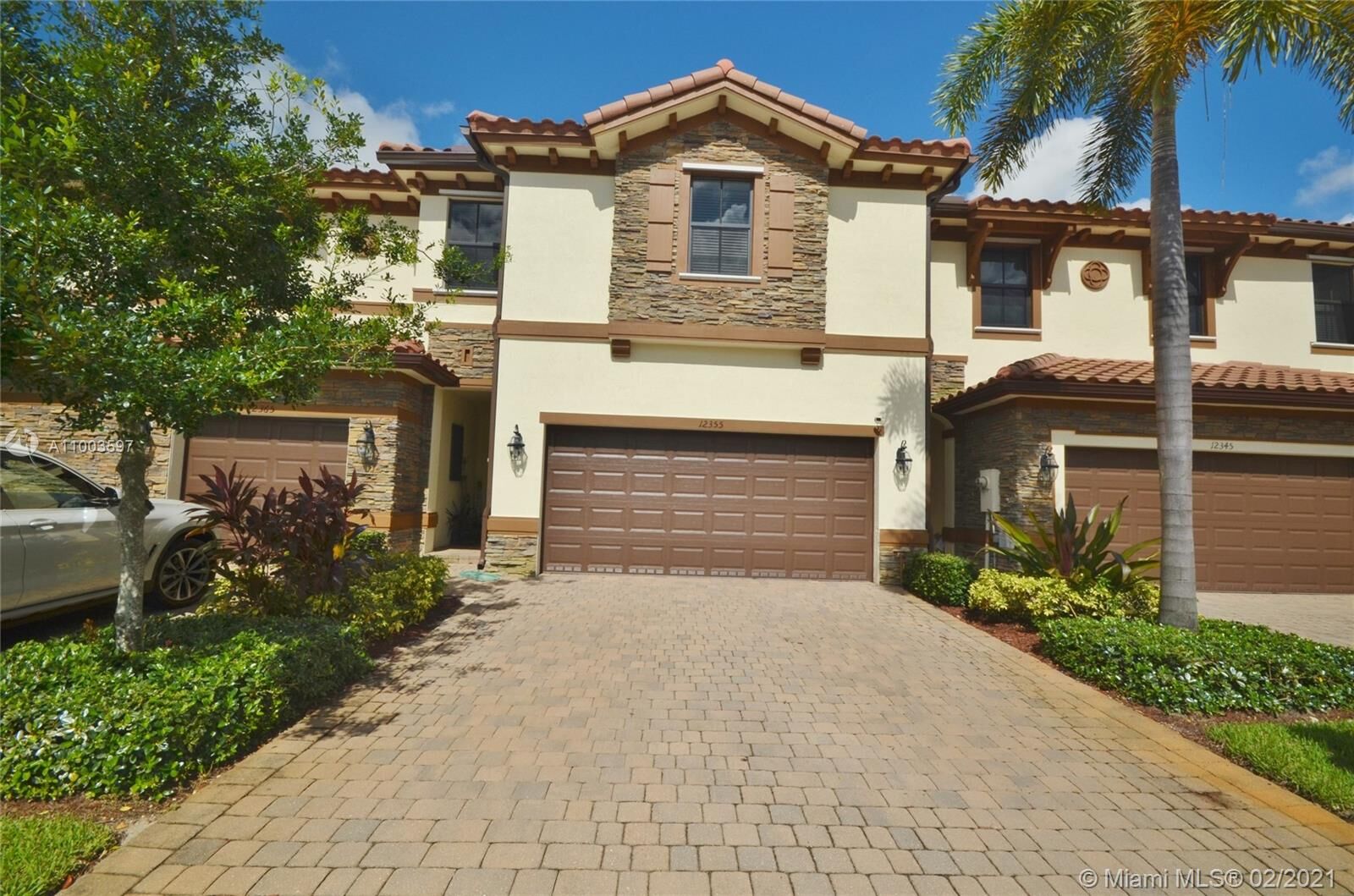 Property Photo: 12355 S Village Cir FL 33325
