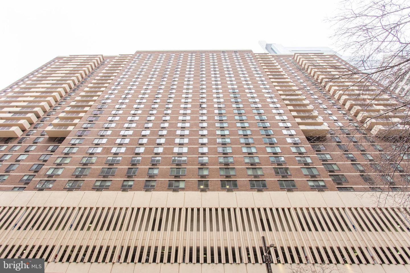Property Photo:  1901 John F Kennedy Blvd 2621  PA 19103 