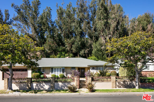 Property Photo:  1383   Jonesboro Dr  CA 90049 