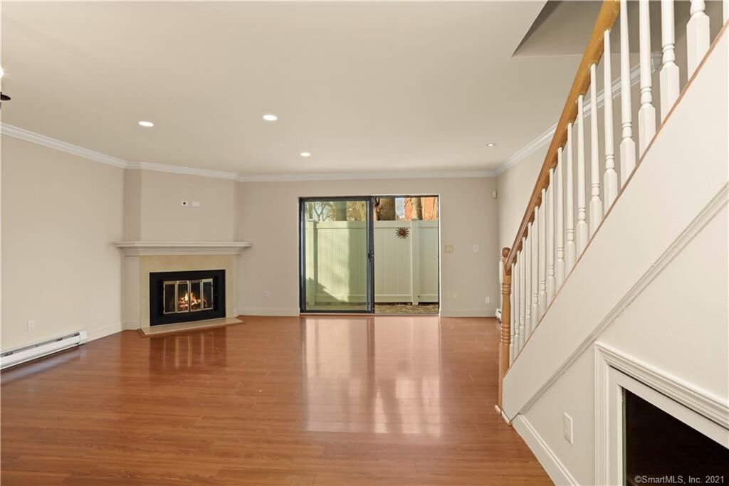 Property Photo:  30 De Bera Lane 1  CT 06902 